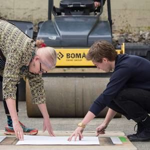 Meet your Posher, Holton